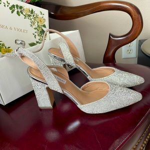 Mary Rhinestop embellished toe pumps